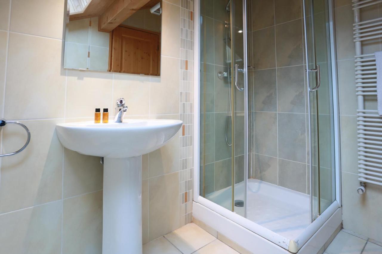 Chamonix Large Chalet, Sleeps 12, 200M2, 5 Bedroom, 4 Bathroom, Garden, Jacuzzi, Sauna Εξωτερικό φωτογραφία